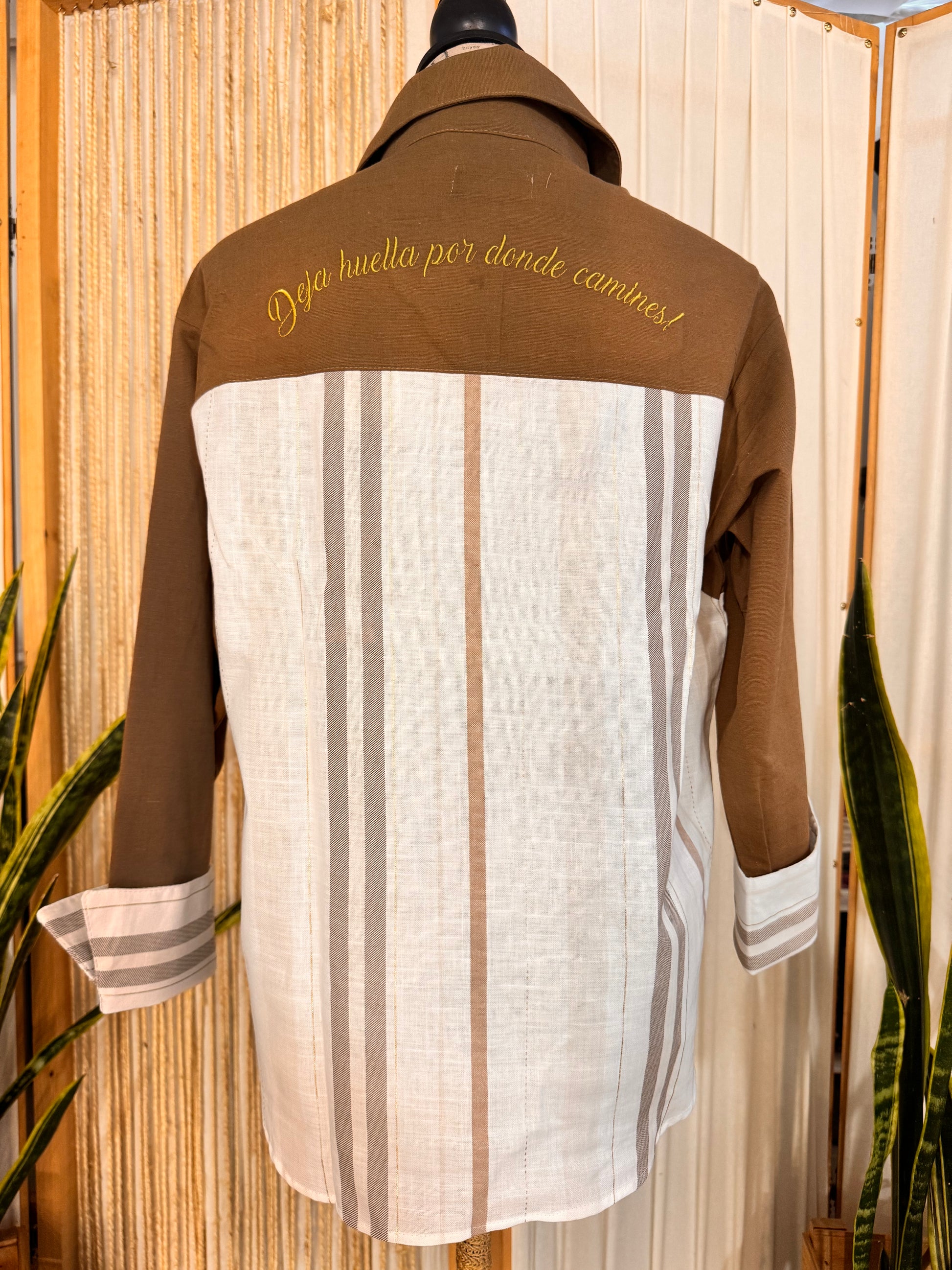 Camisa Huellas Café